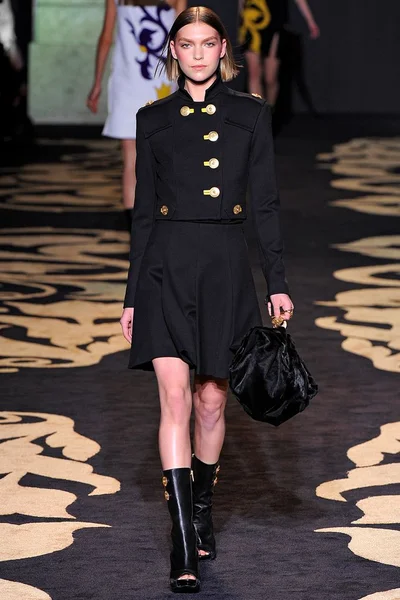 Look 8